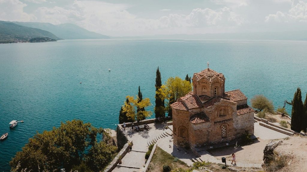 Kerk aan het Meer van Ohrid in Noord-Macedonië, een verborgen parel in het goedkoopste vakantieland Europa